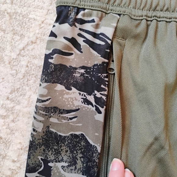 NWT L Adidas M CAMO Short Olive Strata Zip Pockets Active Gym Workout Shorts NEW - Picture 5 of 12
